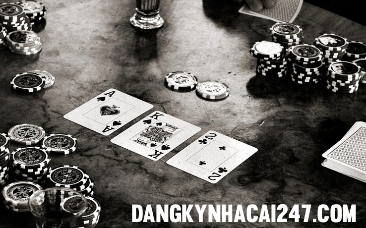 Cách chơi poker - Luật đánh bài poker cơ bản - DKNC