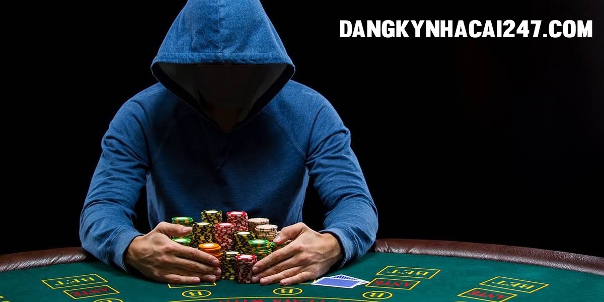 Chơi chậm để đánh lừa đối thủ trong Poker