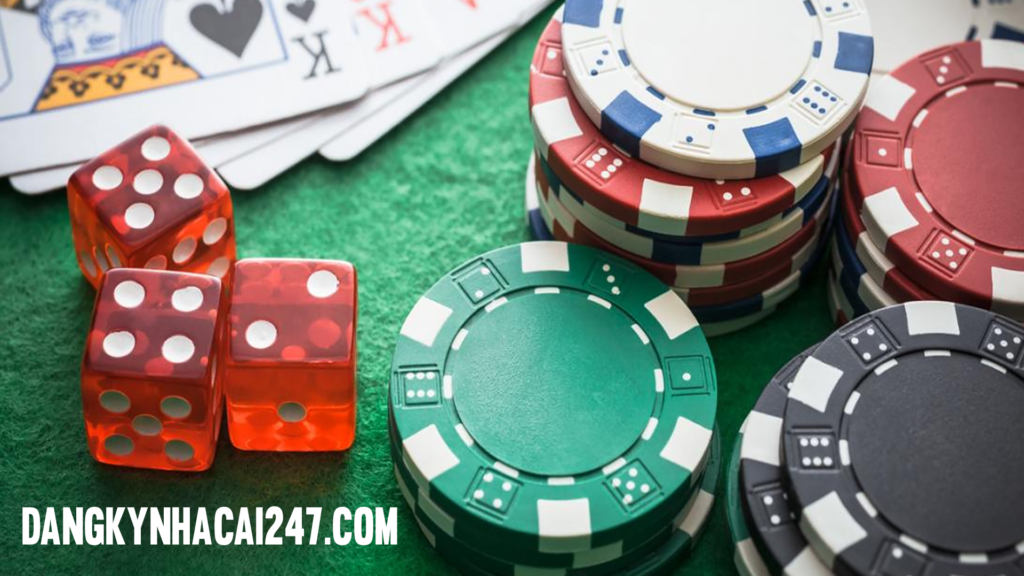 Một ván đấu Poker tiêu chuẩn bao gồm 4 vòng chơi chính
